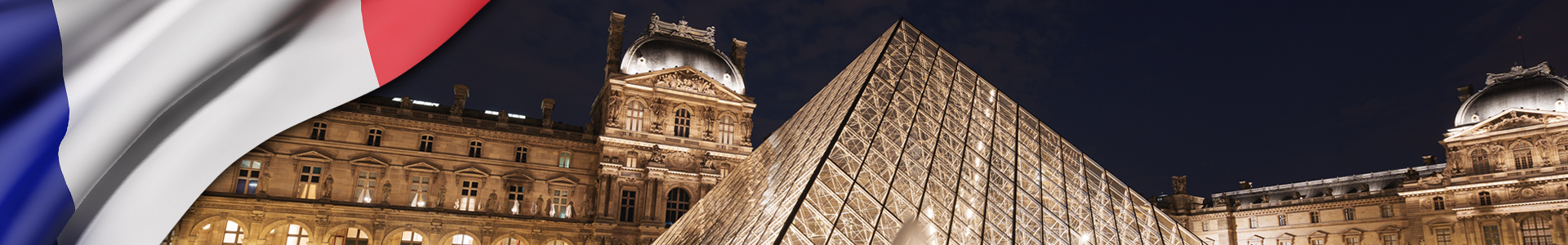 Bandera de Francia con panorámica de Museo de Louvre en París