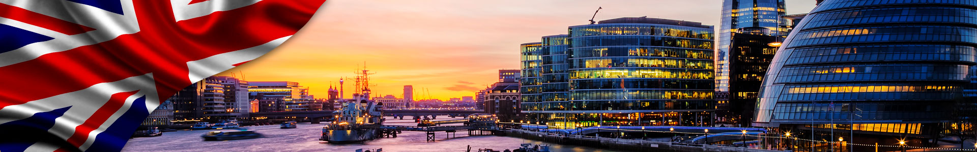 Bandera de Reino Unido con foto de vista de la ciudad de Londres al atardecer