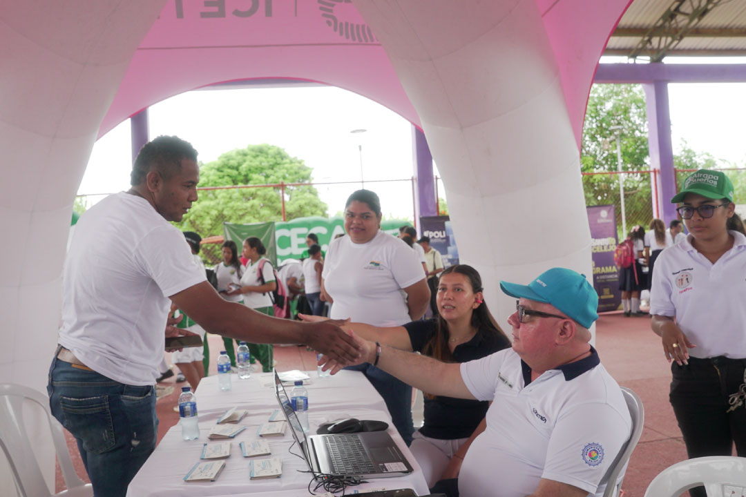 foto de un evento plan de oportunidades dando atención al ciudadano