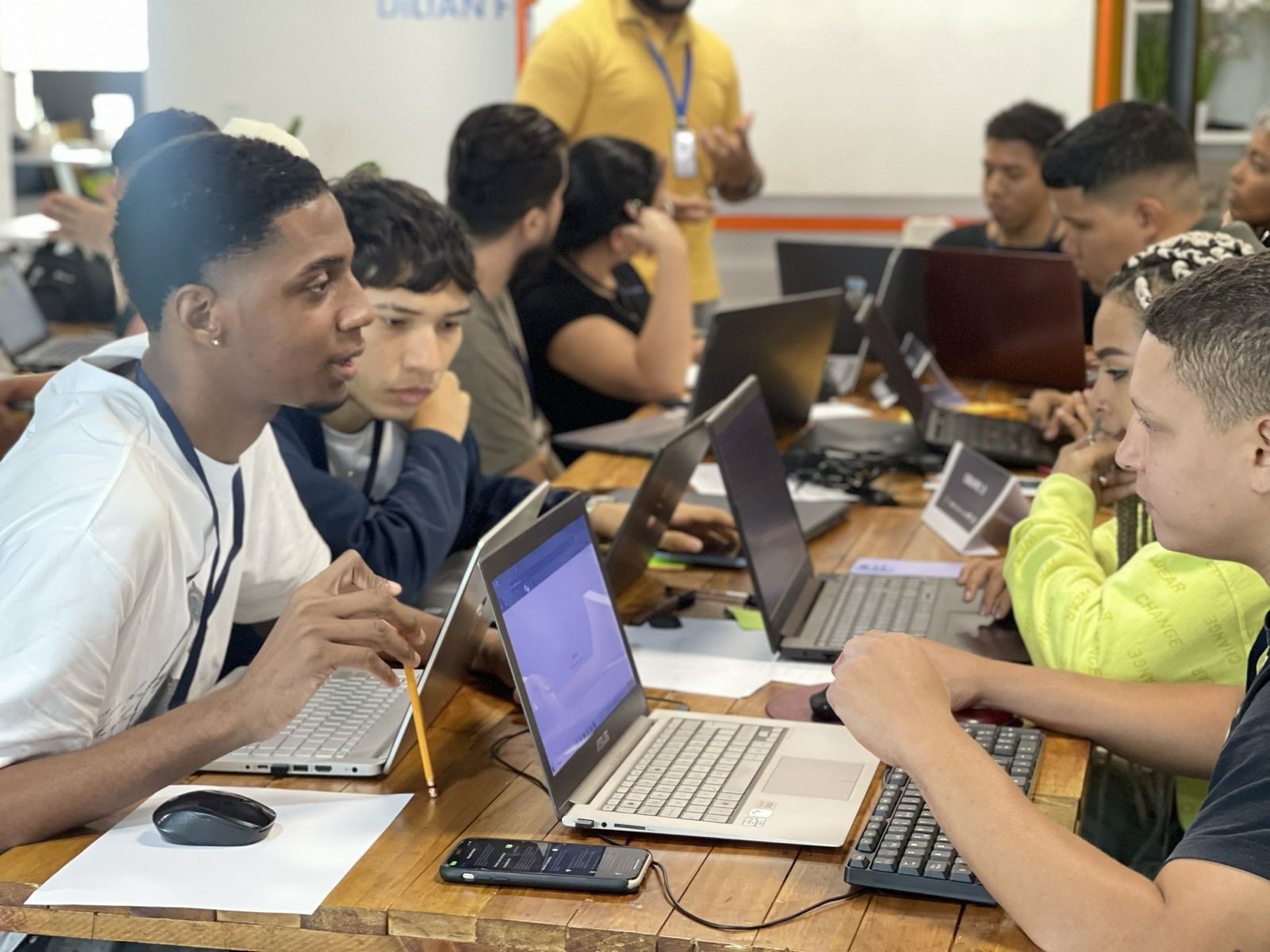 Beneficiarios de ICETEX hablando