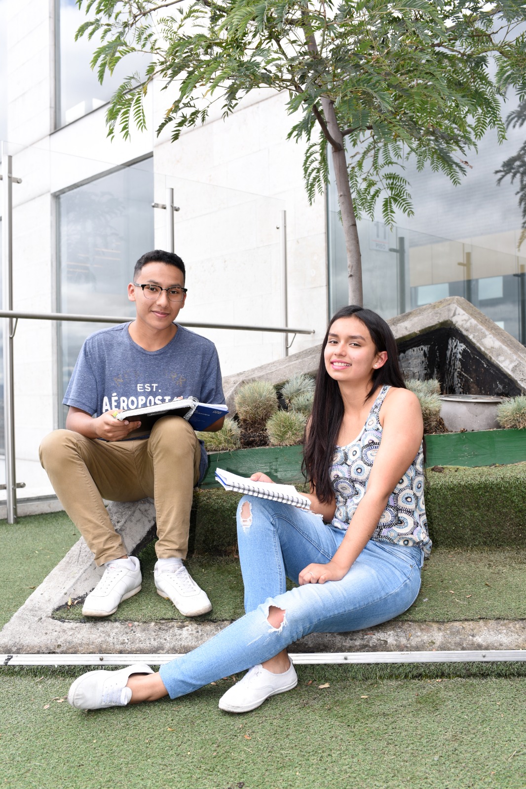 Foto beneficiarios sonriendo del ICETEX