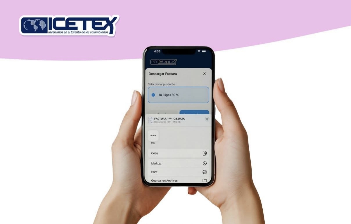 Imagen de una mano usando la app ICETEX en un celular