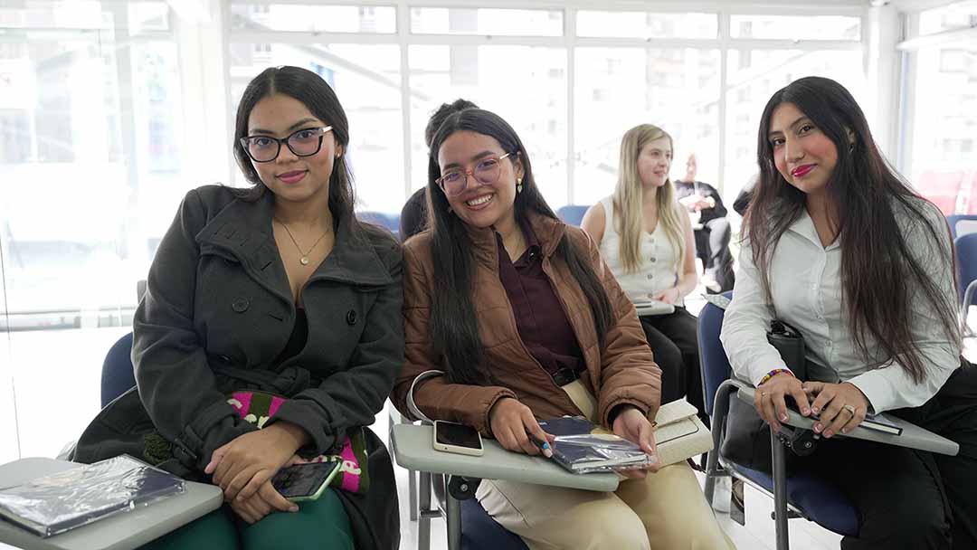 Imagen convocatoria de 150 becas del 30 % para maestrías presenciales en España