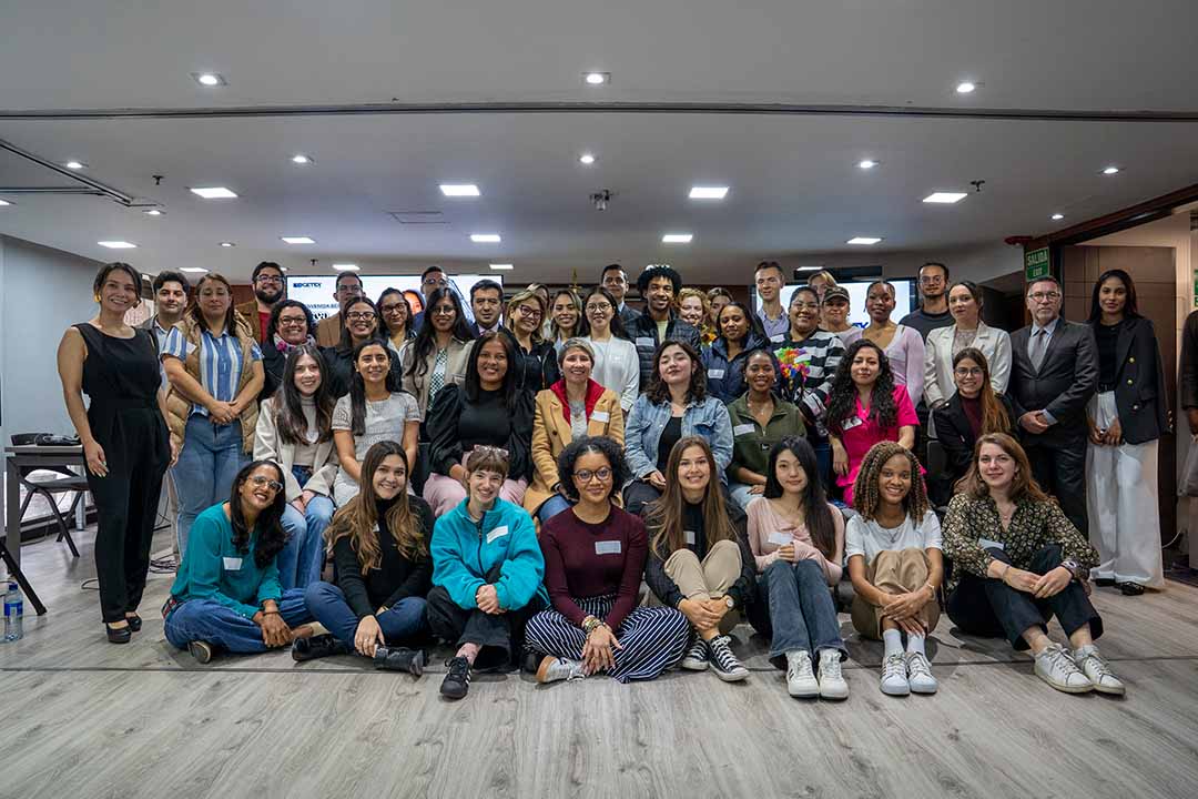 Foto de estudiantes sonriendo