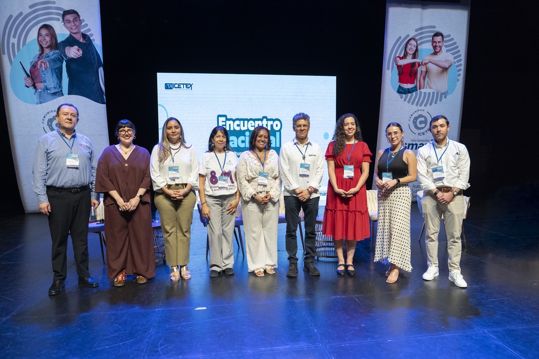 Los expertos y expertas Tatiana Castillo, María Camila Ducón, Paula Barrios, Eduardo Ramos, Andrea Valbuena, Martha Pérez, María José Meyer y Nelson Vives participaron en el panel ‘Prevención de Violencias Basadas en Género: cultura, diversidad y educación transformadora’, moderado por Álvaro Urquijo, presidente del ICETEX.  