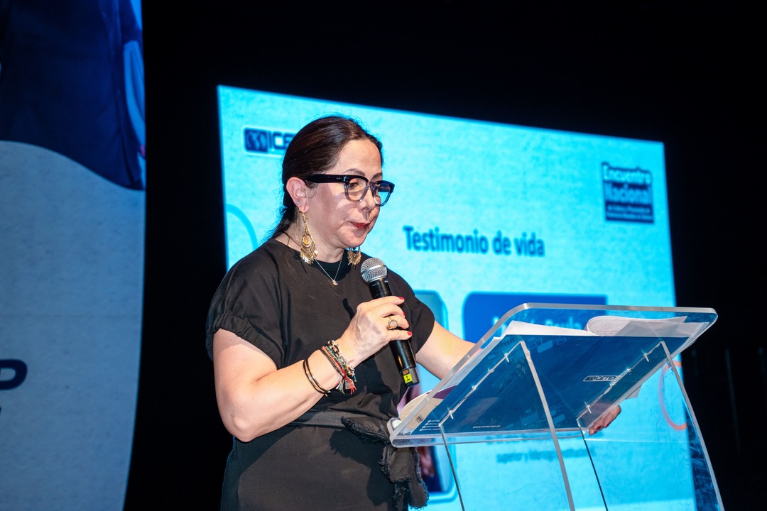 María Paula Linares Venegas, canciller de UNINPAHU, compartió su testimonio de vida y cómo a partir de allí trabaja en el liderazgo, transformación institucional y prevención de VBG.  