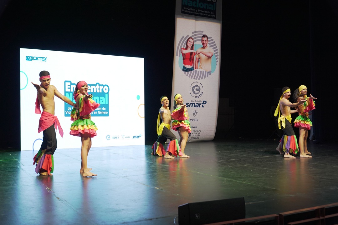 El Grupo de Danza Folclórica UNICARIBE acompañó la apertura del Encuentro Nacional de Cultura y Prevención de Violencias Basadas en Género con una muestra artística que exaltó la diversidad cultural, la inclusión y el respeto por las diferencias. 