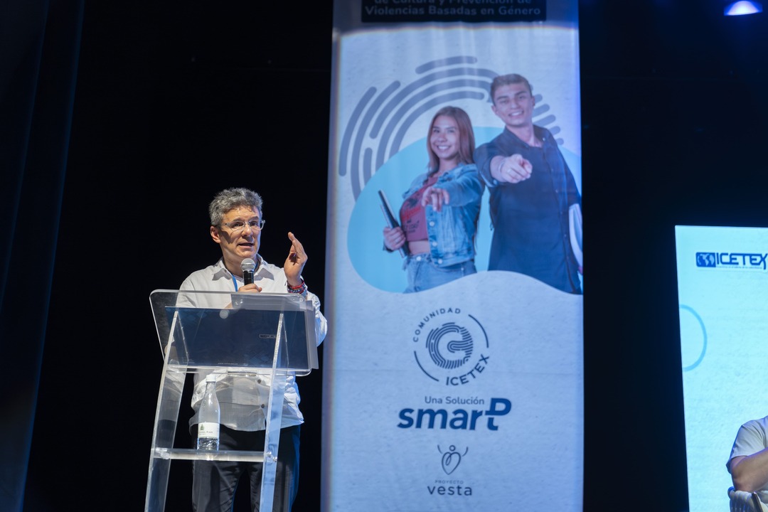 Álvaro Hernán Urquijo Gómez, presidente del ICETEX, realizó la apertura oficial del Encuentro Nacional de Cultura y Prevención de Violencias Basadas en Género, reafirmando el compromiso de la entidad con la construcción de entornos educativos seguros, equitativos e incluyentes. 