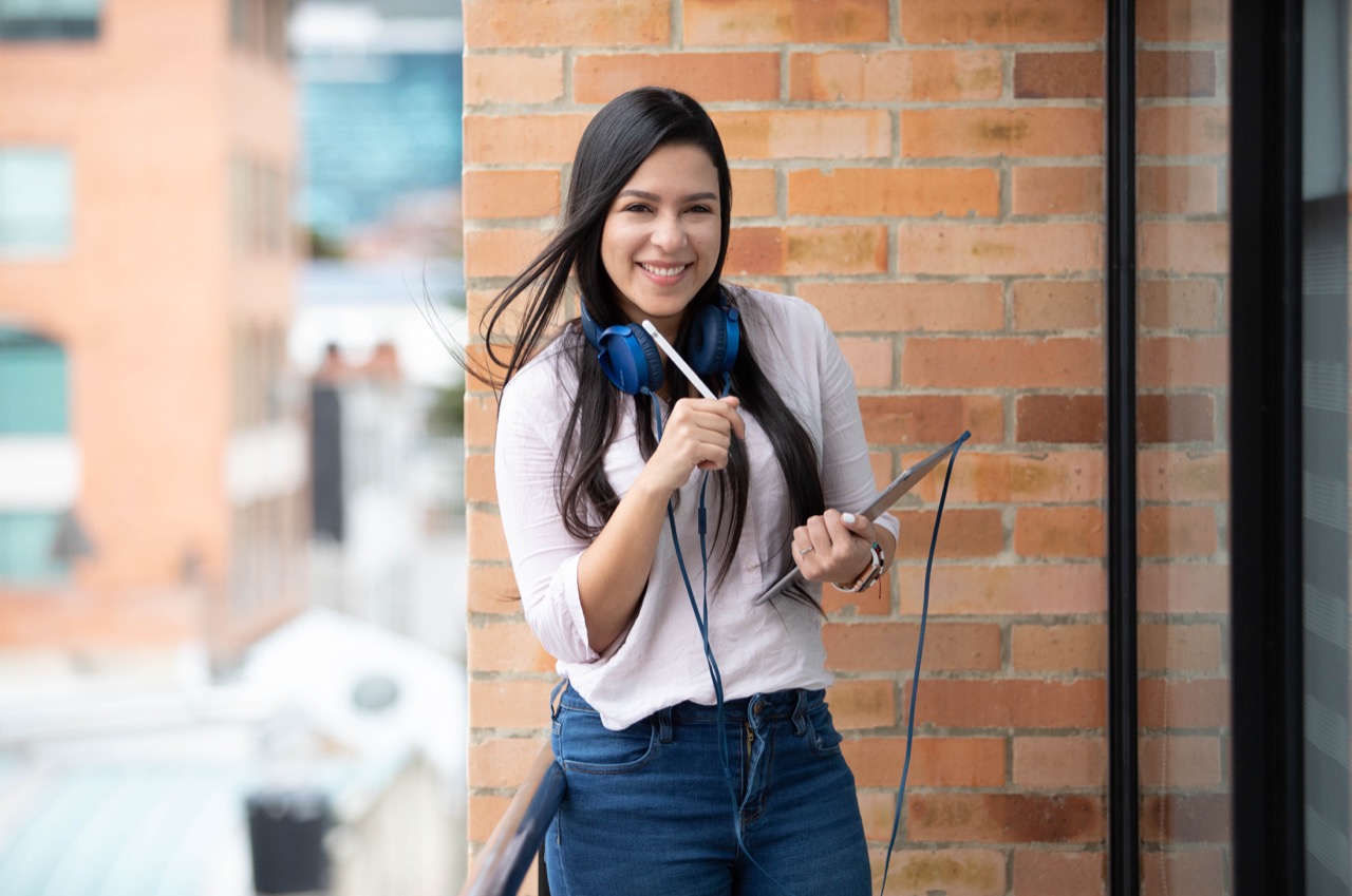 Foto de mujer feliz