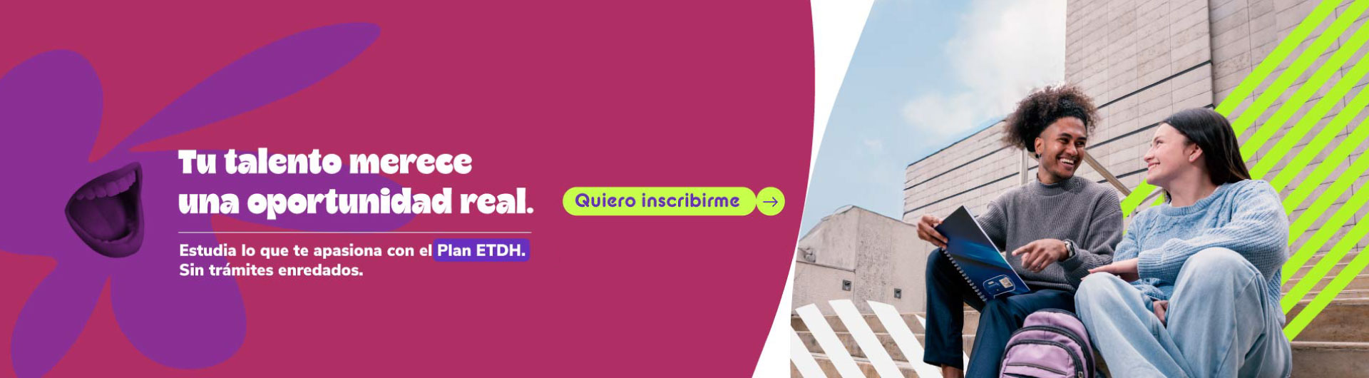 Banner Tu talento merece una oportunidad real. Jóvenes estudiantes sonriendo y sentados en las escaleras de la Universidad