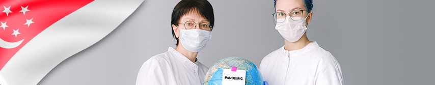 personal medico con mapamundi en el que hay un letrero que dice pandemia