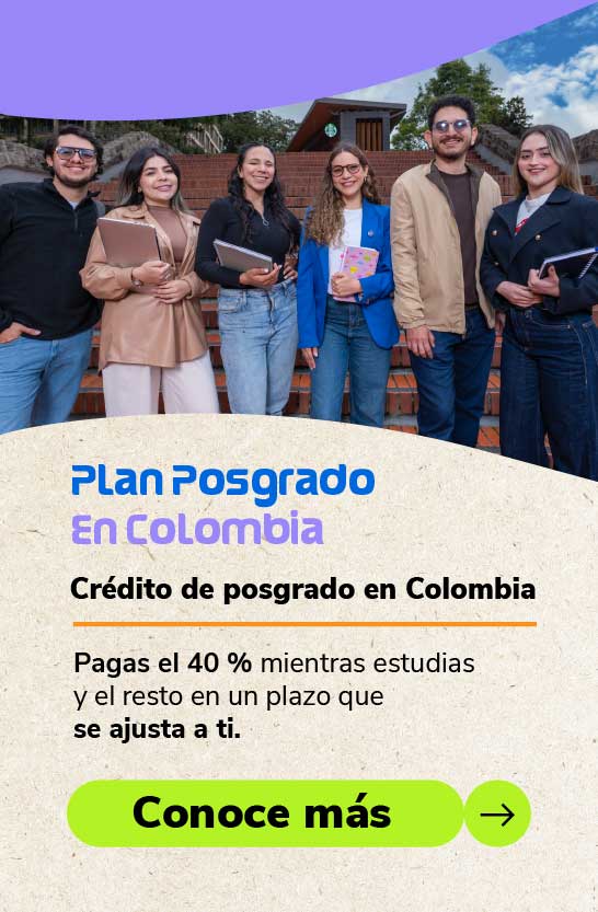 Jovenes estudiantes sonriendo y de pie mirando a la camara de fondo fachada de universidad