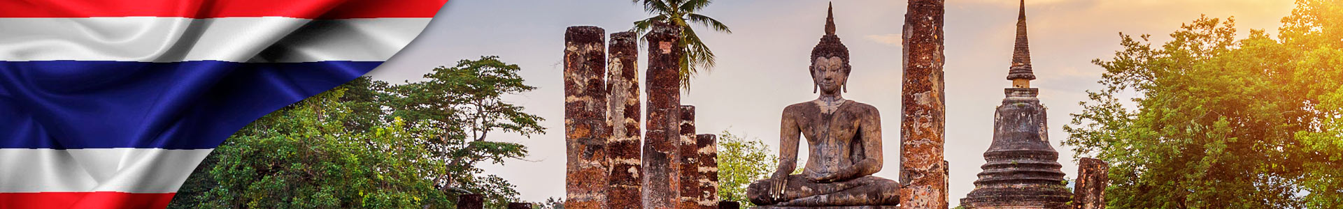 Bandera de Tailandia con foto de la Estatua de buda y templo wat mahathat en el recinto del parque histórico de Sukhothai