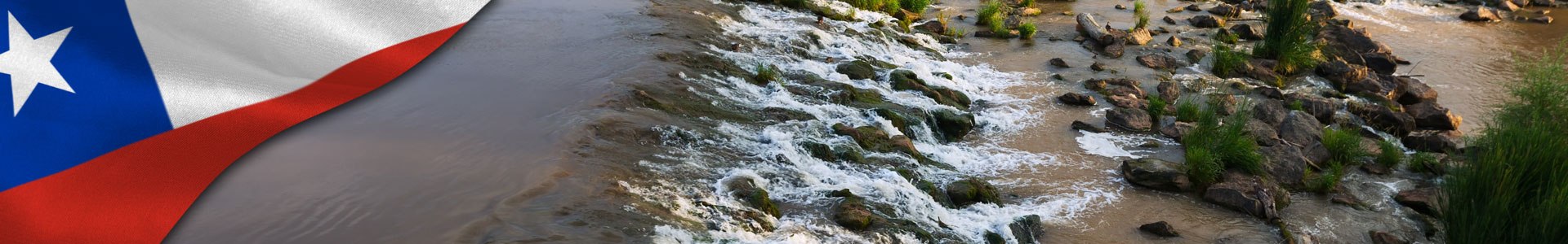 Banner de bandera ondeando de Chile con foto de inundación