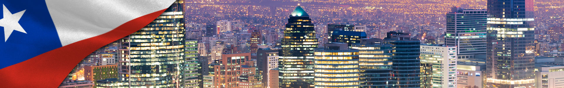 Bandera de Chile con modernos edificios de oficinas 