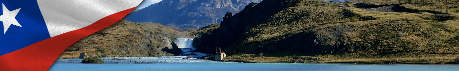 Bandera de Chile con Torres del Paine en la región de la Patagonia de Chile