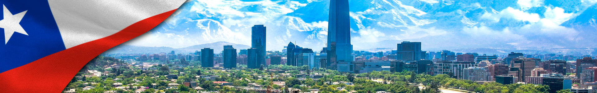 Bandera de Chile y paisaje urbano blanco de Santiago