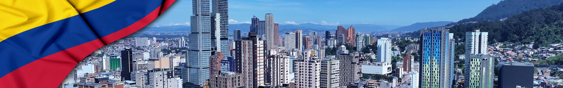 Banner: bandera de Colombia ondeando sobre el horizonte en el centro de Bogotá.