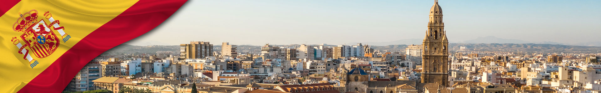 Bandera de España con Paisaje urbano de Murcia antes de la puesta del sol