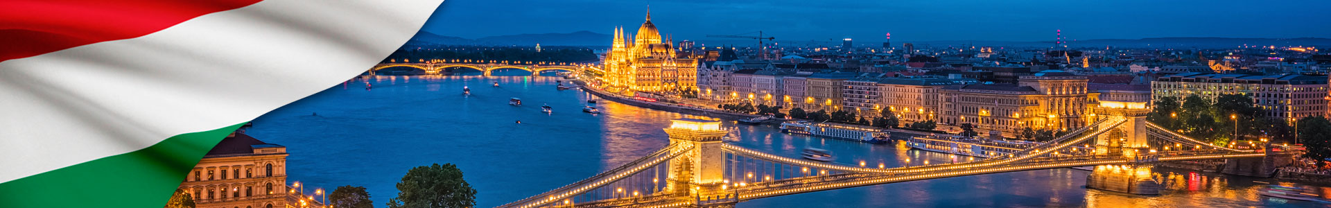 Bandera de Hungría con panorama de Budapest por la noche