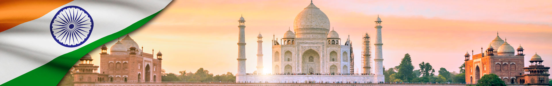 Bandera de India y vista panorámica del Taj Mahal al atardecer con reflexión en Agra, India.