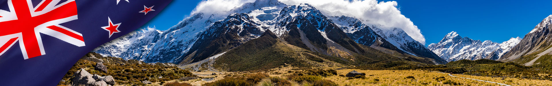 Bandera de Nueva Zelanda con Montañas en Hooker Valley Track en el Parque Nacional Aoraki, Nueva Zelanda, Isla Sur