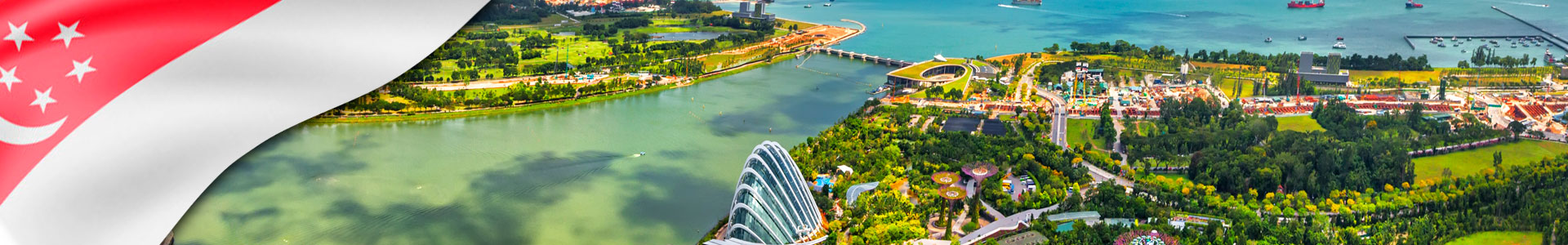 Bandera de Sinagpur y vista aérea de la ciudad de Singapur