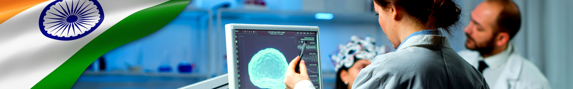 Bandera de India con foto de doctora viendo en una pantalla un cerebro