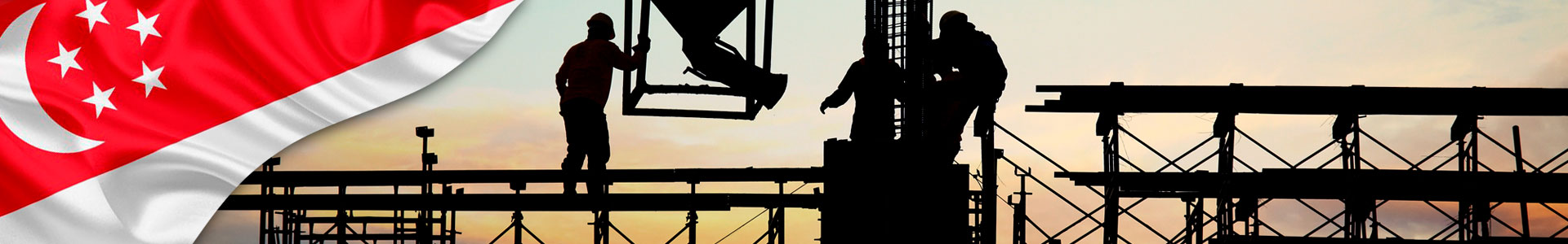 Bandera de Singapur con foto de trabajadores en una construcción urbana