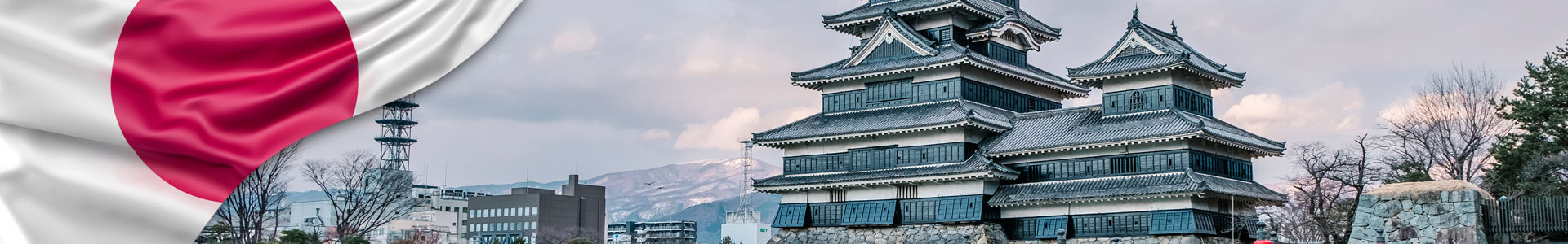 Bandera de Japón, con foto de Castillo de matsumoto en Osaka, japón