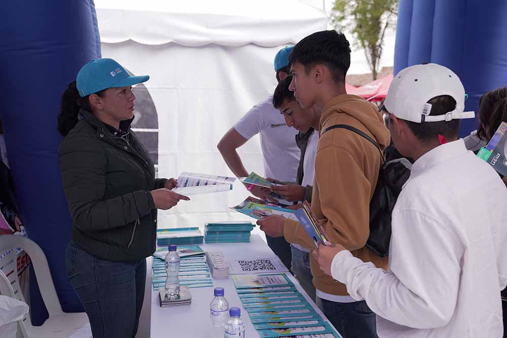 Imagen de Jóvenes estudiantes de la localidad ciudad bolívar